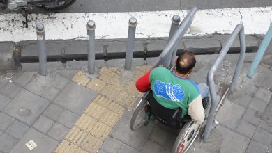 معاون توانبخشی سازمان بهزیستی کشور گفت: در قالب اجرای ماده ۲۷ قانون حمایت از حقوق افراد دارای معلولیت، ۲۳۷ هزار فرد دارای معلولیت شدید و بسیار شدید فاقد شغل و درآمد، کمک هزینه معیشتی از یک میلیون و ۲۰۰ هزار تومان تا سه میلیون و ۶۰۰ هزار تومان دریافت می‌کنند.