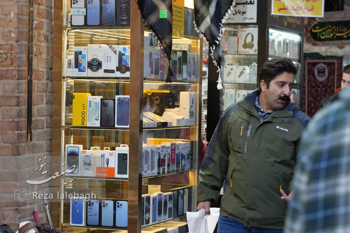 قفل شدن ثبت سفارش، عامل اصلی آشفتگی بازار موبایل؛ نوسان دلار عامل ثانویه است