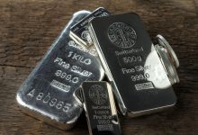 ۱. جهش ۱۴۰ درصدی نقره در ۲۰۲۵؛ فلز خاکستری از طلا پیشی گرفت