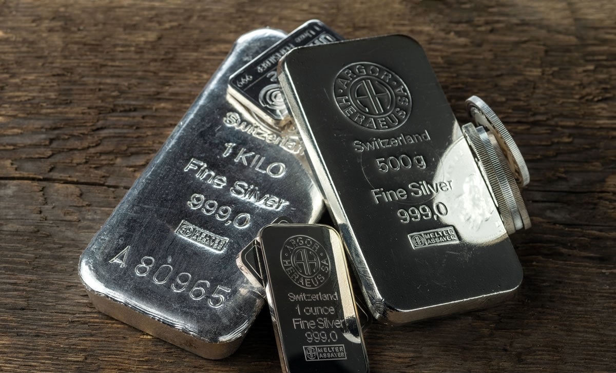 ۱. جهش ۱۴۰ درصدی نقره در ۲۰۲۵؛ فلز خاکستری از طلا پیشی گرفت