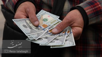 همتی وارد میدان شد؛ دلار از رکورد ۱۴۴ هزار تومانی عقب‌نشینی کرد