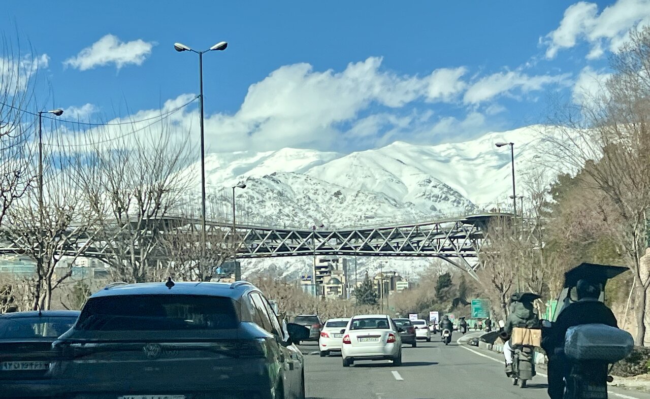 تهران در آستانه یخبندان و باد شدید؛ غبار محلی و کولاک در ارتفاعات پیش‌بینی شد