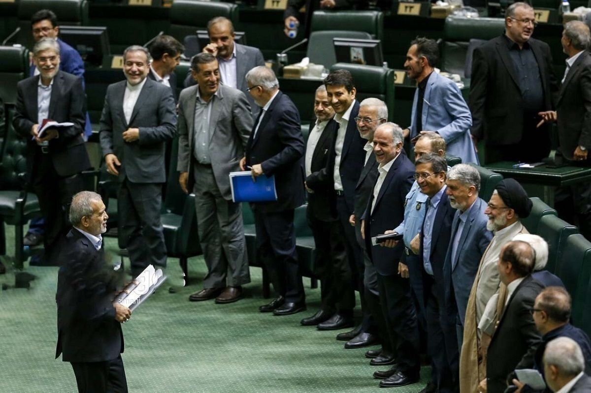 استیضاح پزشکیان ممنوع، شکست دولت، شکست کل نظام است