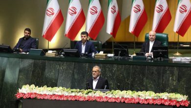 جهش دلار و طلا پس از سخنرانی پزشکیان، پدافند اقتصادی خالی از نیرو