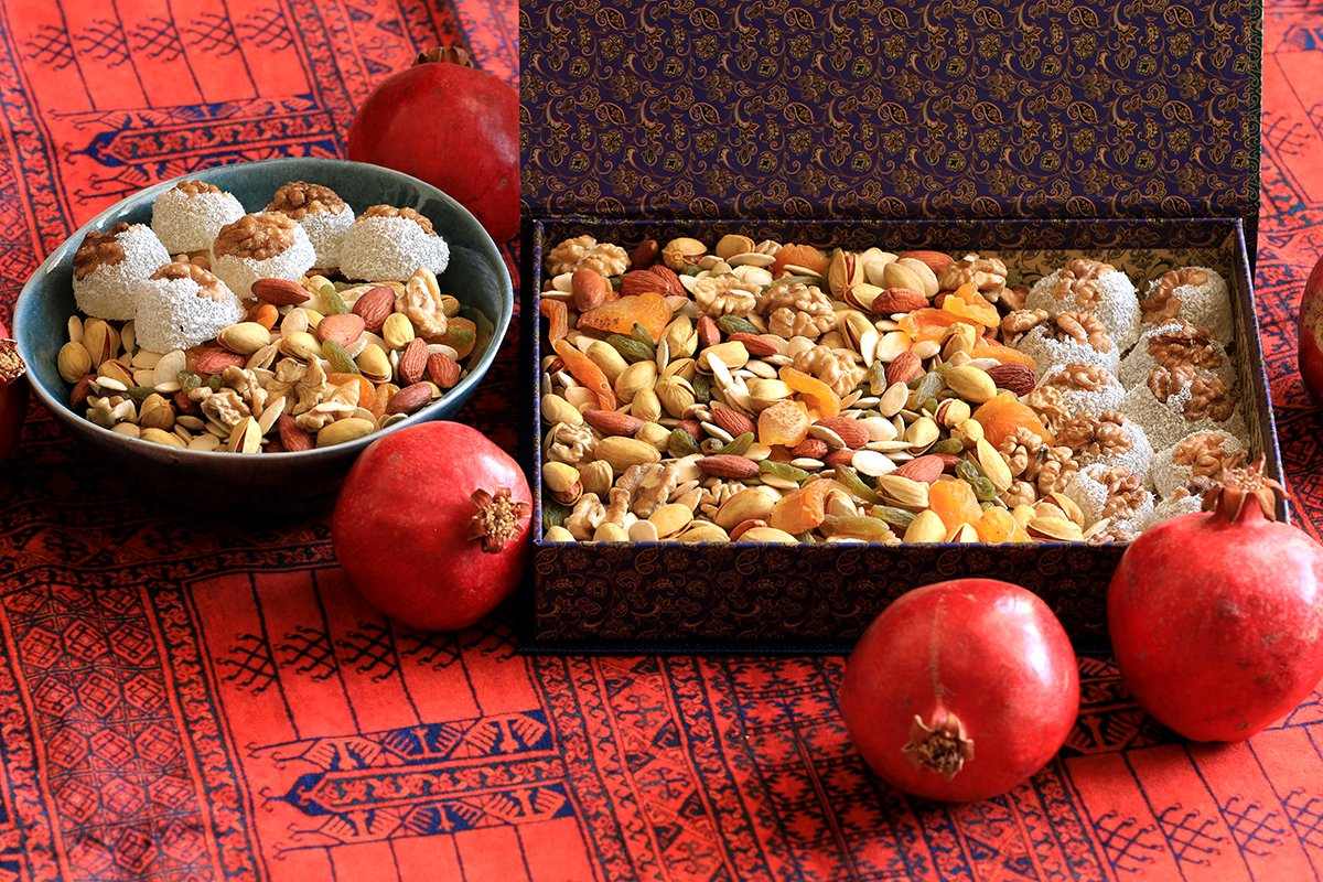 یلدا با ظرف‌های خالی؛ آجیل لوکس شد، سفره‌ها کوچک‌تر