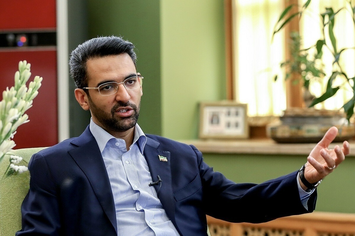 واکنش آذری جهرمی به یارانه یک میلیونی: اقدام شجاعانه دولت ستودنی است