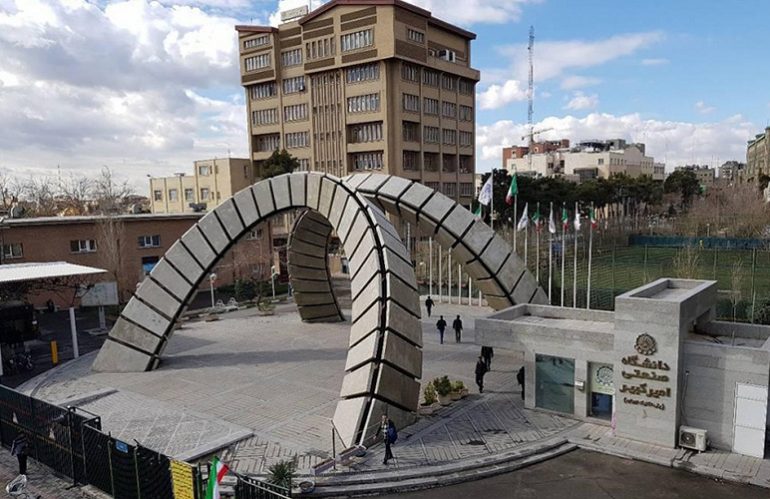 امتحانات امیرکبیر به تعویق افتاد