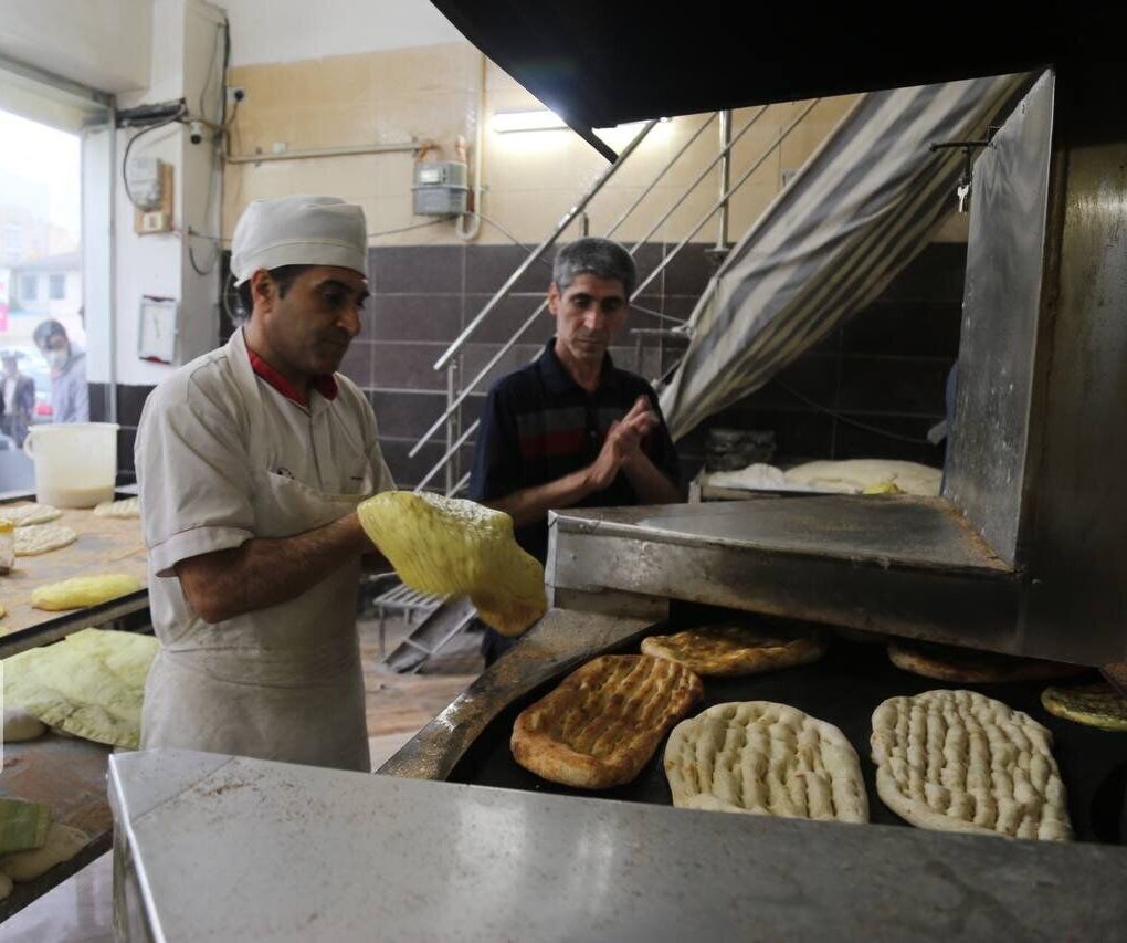 توزیع آرد نانوایان طبق روال عادی در حال انجام است