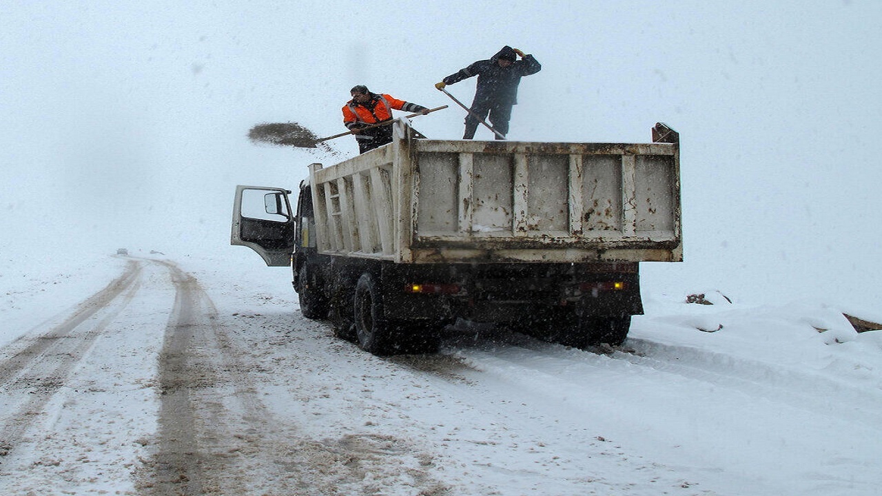 آخرین وضعیت جوی و ترافیکی جاده های کشور اعلام شد؛ سفر با زنجیرچرخ الزامی است