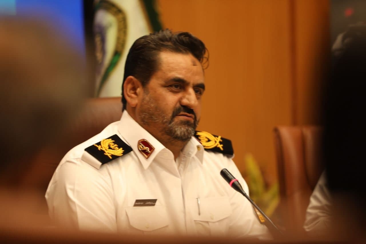 زوج‌وفرد از درِ منازل