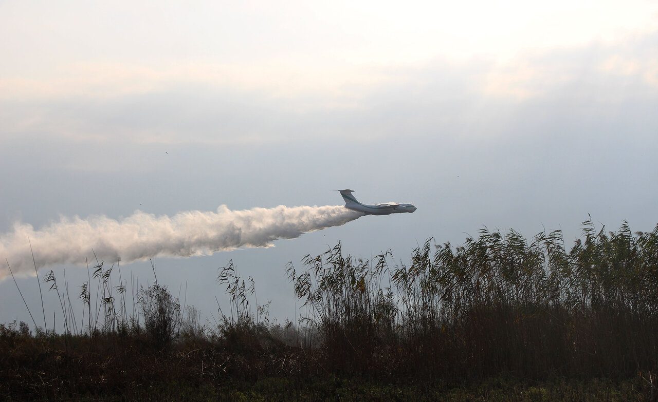 ورود هواپیمای آتش‌نشانی