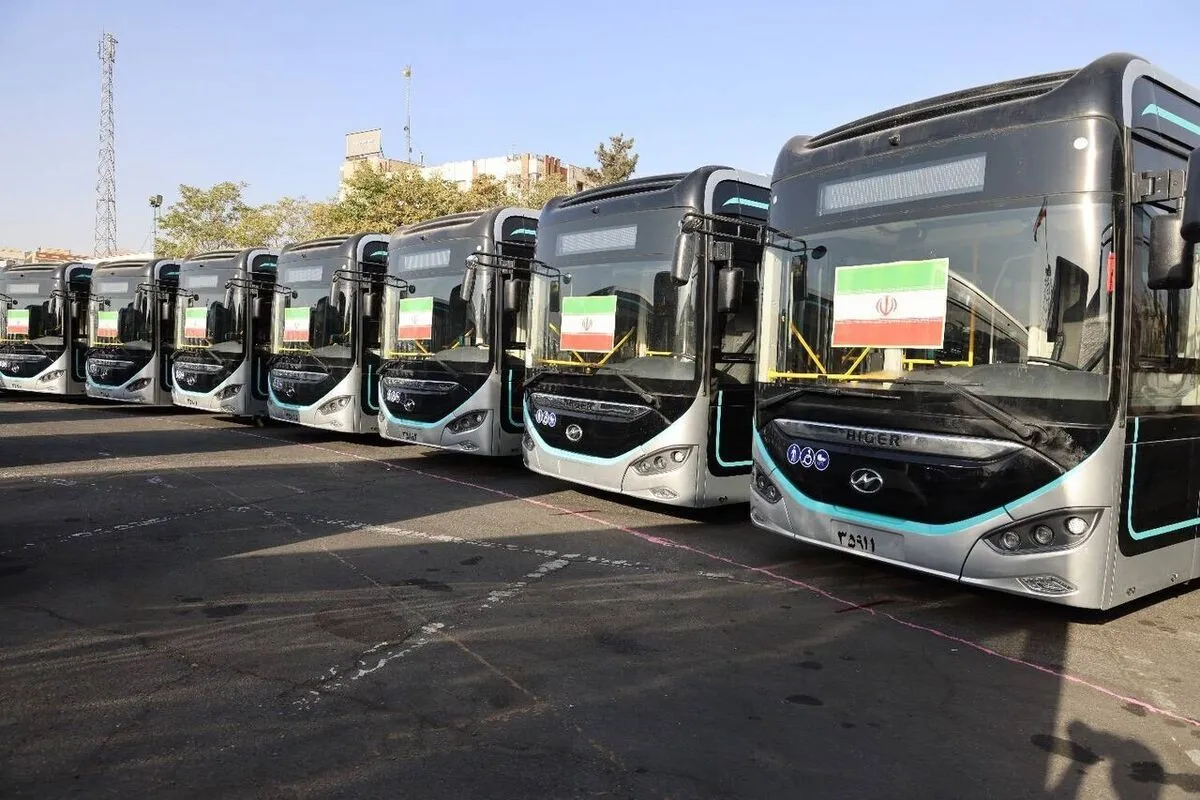 خط آزادی–تهرانپارس دوباره جان گرفت؛ اتوبوسهای دوکابین وارد شدند