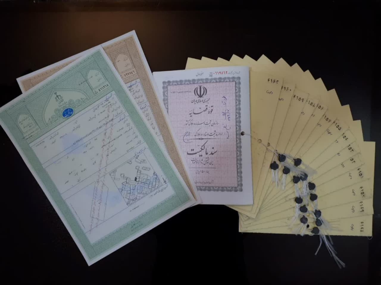 سال آینده، اسناد دفترچهای از دست مردم خارج میشوند