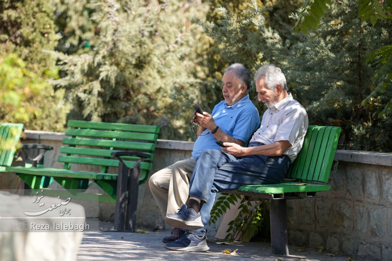 بازنشستگان کارگری آماده دریافت عیدی خود باشند