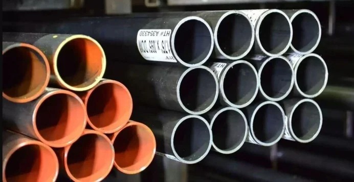 مقایسه لوله مانیسمان و لوله درزدار