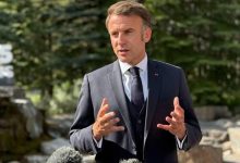 ماکرون: اروپا باید سلطه دلار را به چالش بکشد