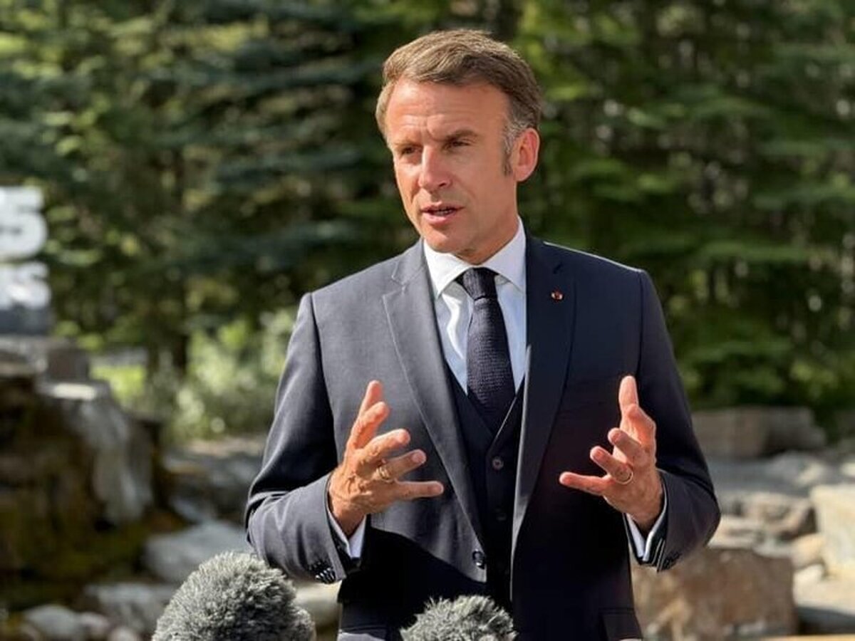 ماکرون: اروپا باید سلطه دلار را به چالش بکشد