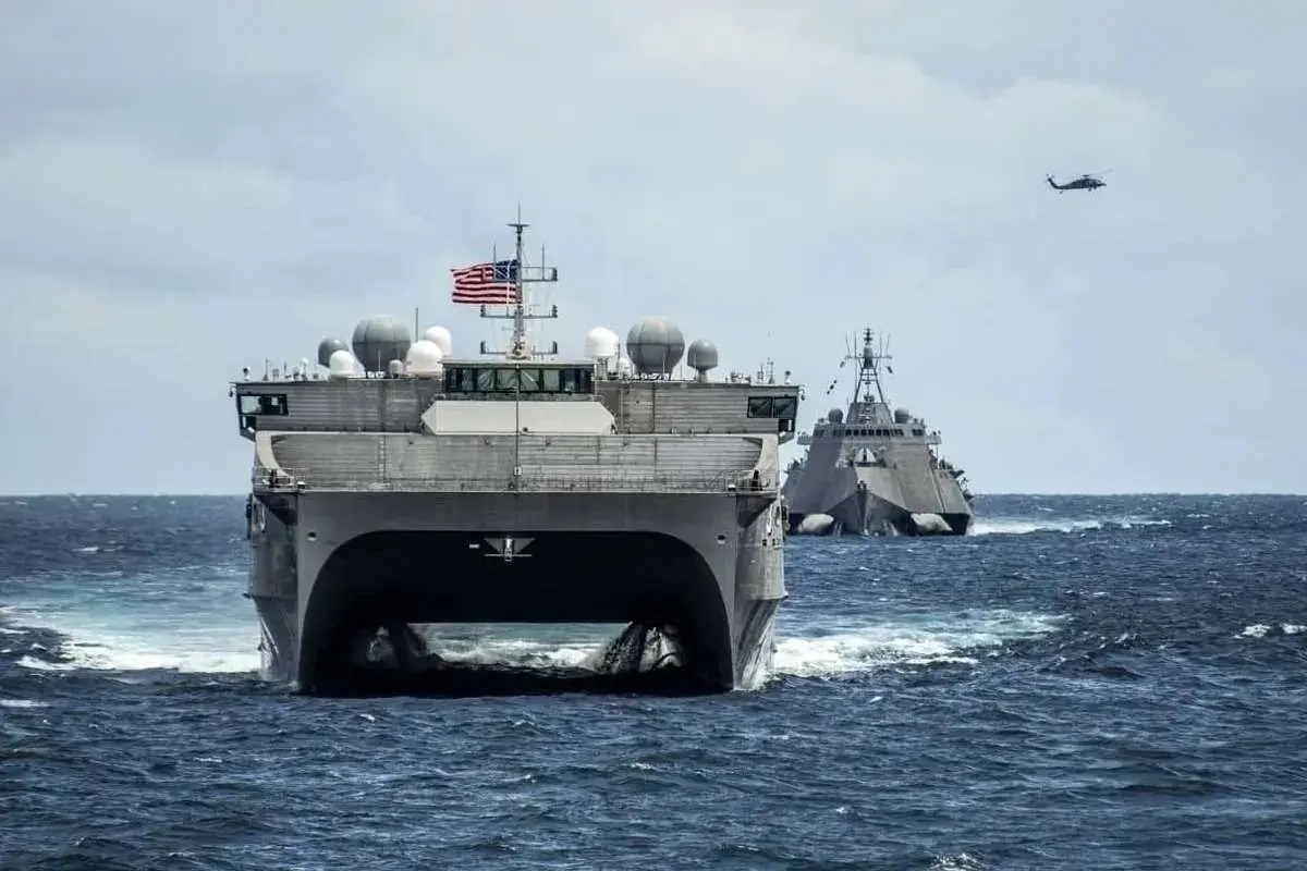 نمایش قدرت آمریکا در دریای عرب؛ سایه گزینه نظامی پررنگ‌تر شد