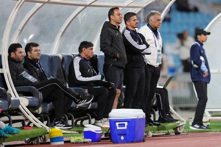 نیمکت استقلال