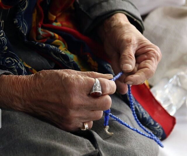 توصیه‌های کلیدی برای مراقبت از سالمندان در زمان جنگ