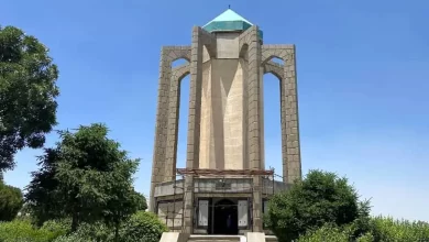 آرامگاه باباطاهر