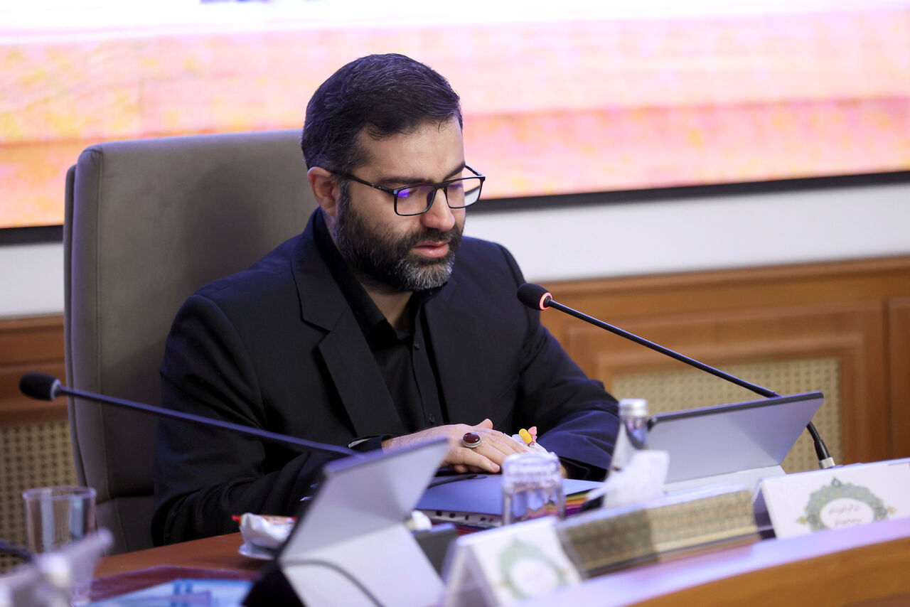 معاون رئیس جمهوری اسلامی ایران در واکنش به زیاده‌گویی‌های رئیس‌جمهور آمریکا برای هدف قراردادن نیروگاههای برق ایران نوشت: اسرائیلی‌ها در ۴۸ ساعت آینده آب ذخیره کنند و موبایل‌هایشان را شارژ کنند.