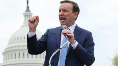 سناتور مورفی: ترامپ هزاران نفر را کشته و همچنان خواهد کشت