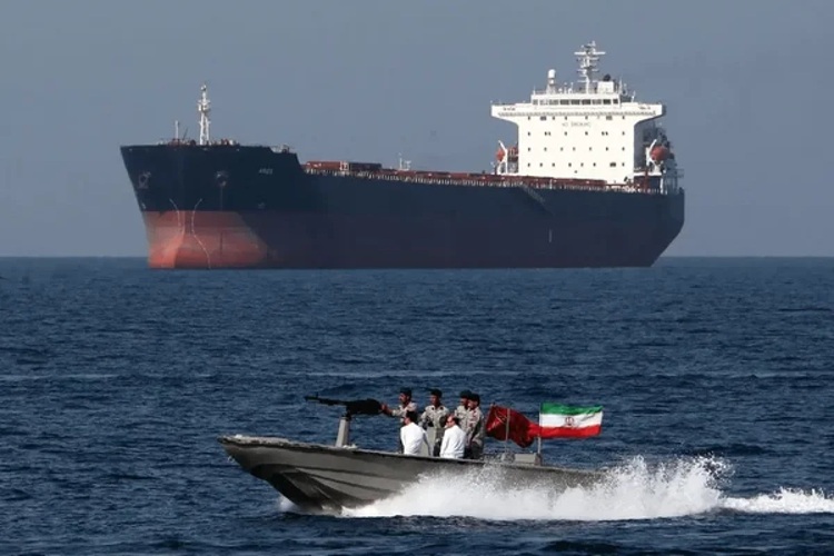 عوارض تنگه هرمز