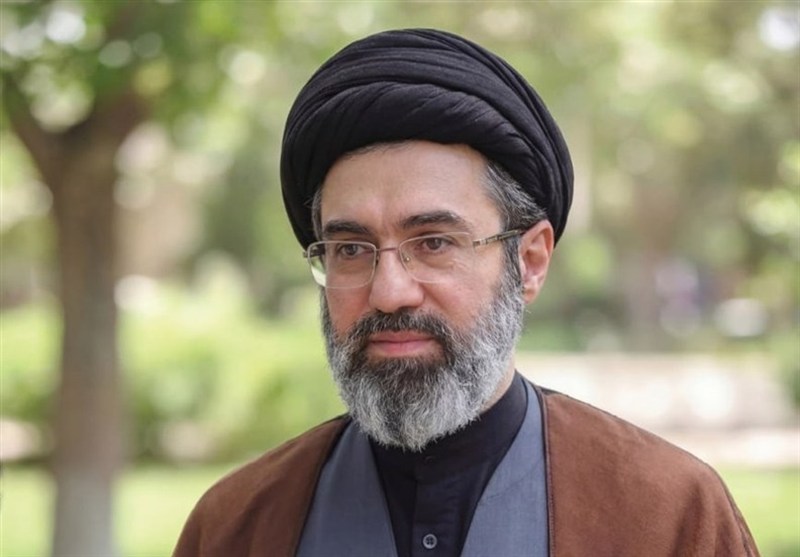 رهبر انقلاب در مراسم تشییع رهبر شهید حضور پیدا می کنند؟