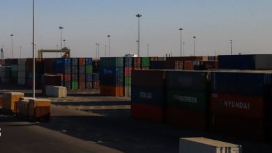حمل کالاهای اساسی محبوس شده در دبی آغاز شد