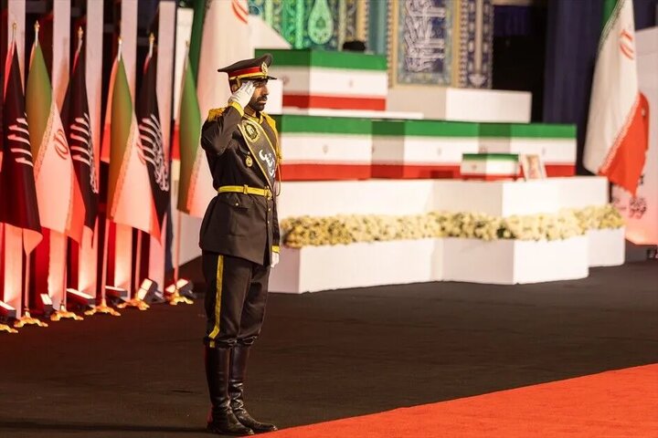 پزشکیان: پرچمی که رهبر شهید برافراشت، بر زمین نخواهد ماند