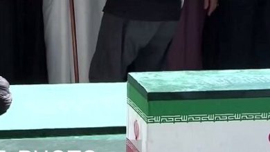 پیکر رهبر شهید