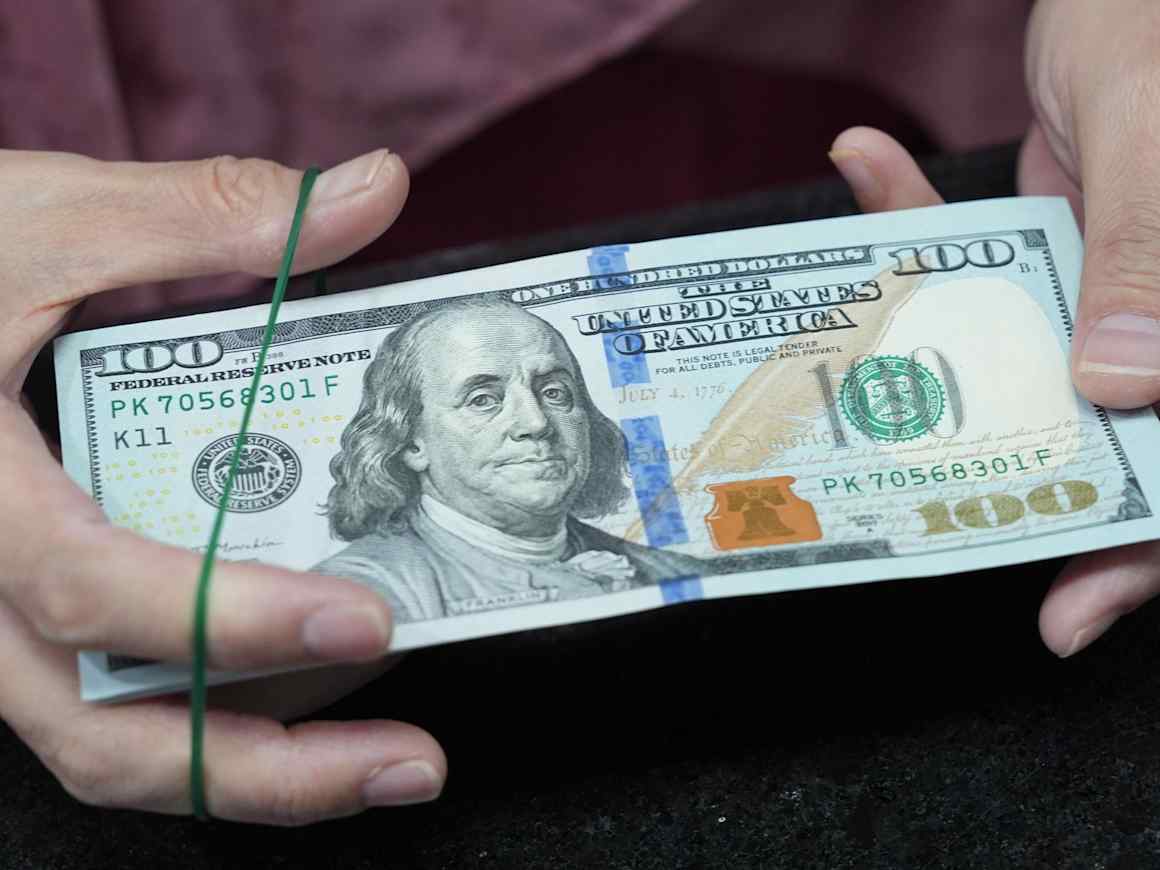 قیمت دلار با کارت ملی چند؟