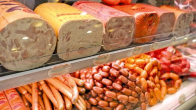 استفاده غیرمجاز از خمیر مرغ و افزودنی‌ها در سوسیس و کالباس تکذیب شد