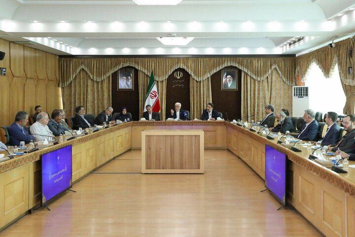 عارف: دولت بنا ندارد اقدامی را بدون اطلاع مردم انجام دهد