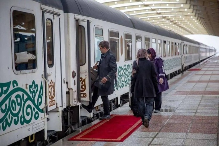 پیش‌فروش بلیت قطار