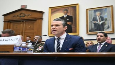 دموکرات‌ها برای برکناری وزیر جنگ آمریکا خیز برداشتند