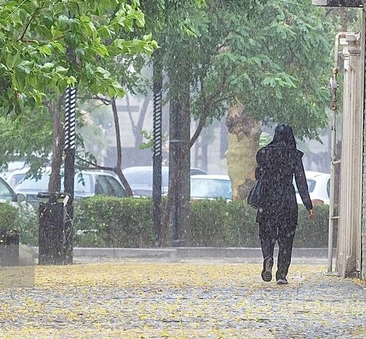 رگبار در شمال و وزش باد شدید در غرب و جنوب تهران