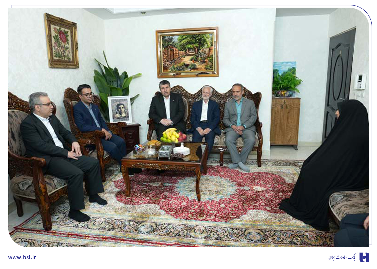 دیدار افشین خانی با خانواده اولین شهید بانک صادرات ایران/ تاکید بر الگوبرداری از سیره شهدا در خدمترسانی به مردم