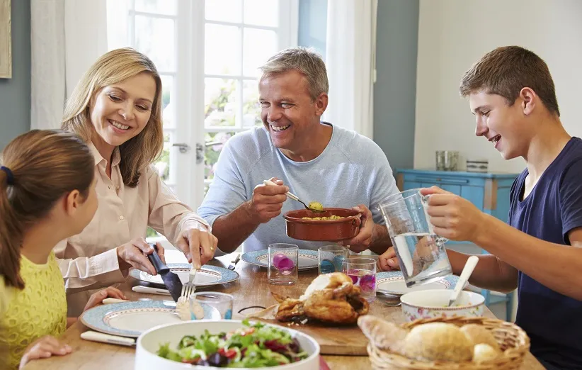 آیا ساعت غذا خوردن تأثیری بر طول عمر دارد؟