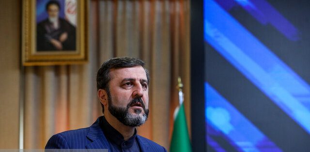 غریبآبادی: آمریکا باید در مذاکرات انعطاف نشان دهد، نه ایران