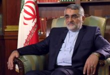 بروجردی: تنگه هرمز در اختیار ایران است و از مواضع‌ تعیین شده کوتاه نخواهیم آمد