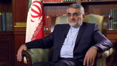 بروجردی: تنگه هرمز در اختیار ایران است و از مواضع‌ تعیین شده کوتاه نخواهیم آمد