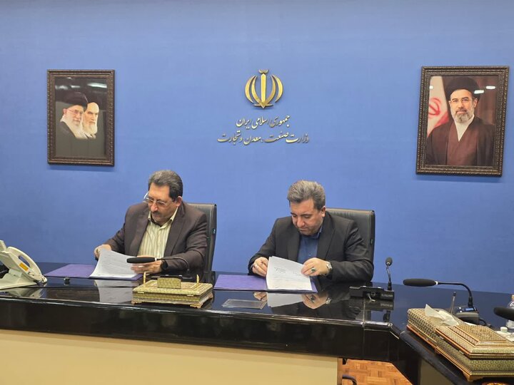 تأکید رئیس سازمان ثبت اسناد و املاک کشور بر ممنوعیت انتفاع اشخاص ثالث از کارتهای بازرگانی