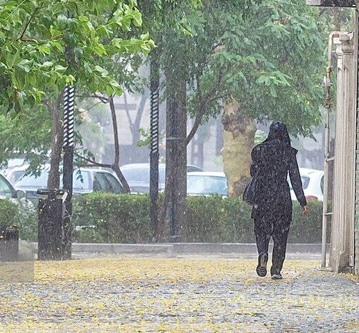 تهران شنبه بارانی می‌شود