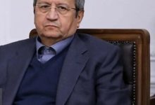 همتی: کاهش قیمت دلار ادامه خواهد داشت