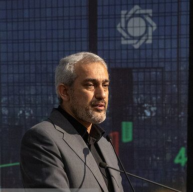 وزیر اقتصاد: کنترل نرخ ارز در دستور کار دولت است